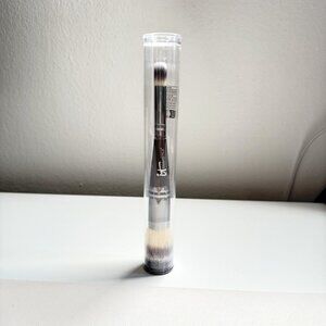 IT Cosmetics  Heavenly Luxe Complexion Perfection Brush #7 (BRAND NEW)